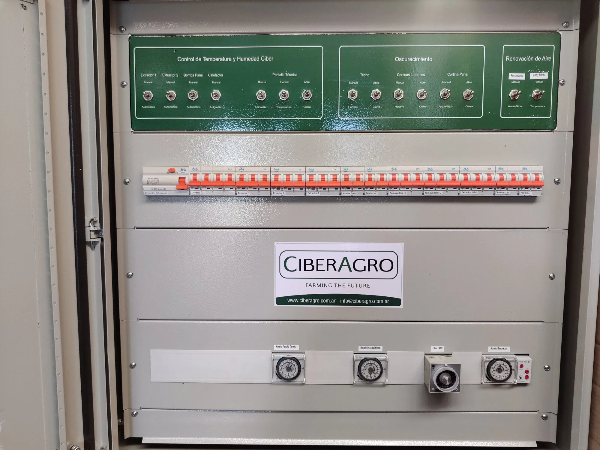 Tablero eléctrico CiberAgro con controladores y protecciones